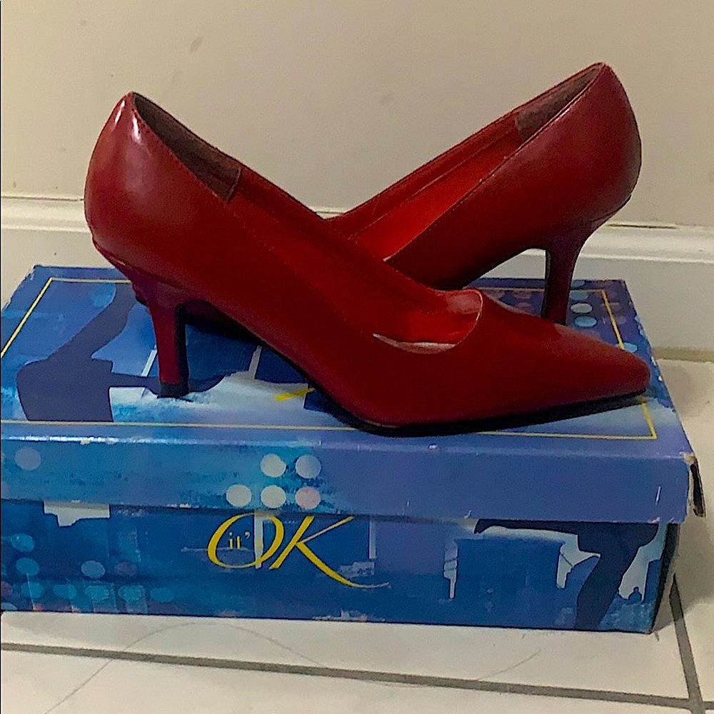 Brand new sexy red pumps